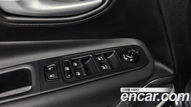 Jeep Renegade 1.3 Limited 2023 — фото 20