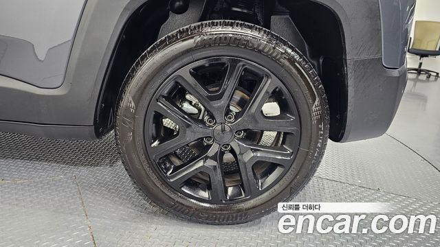 Jeep Renegade 1.3 Limited 2023 — фото 21