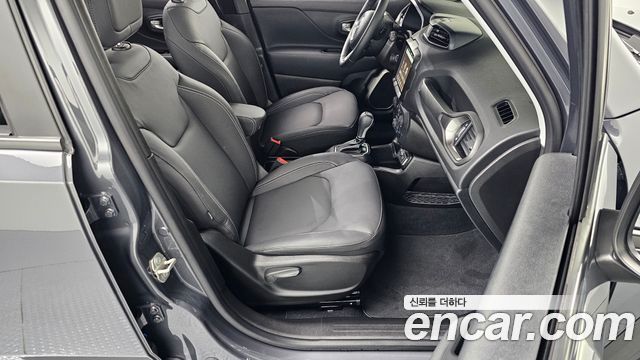 Jeep Renegade 1.3 Limited 2023 — фото 26