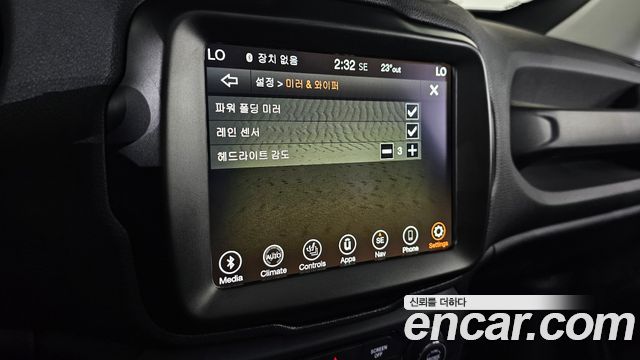 Jeep Renegade 1.3 Limited 2023 — фото 29
