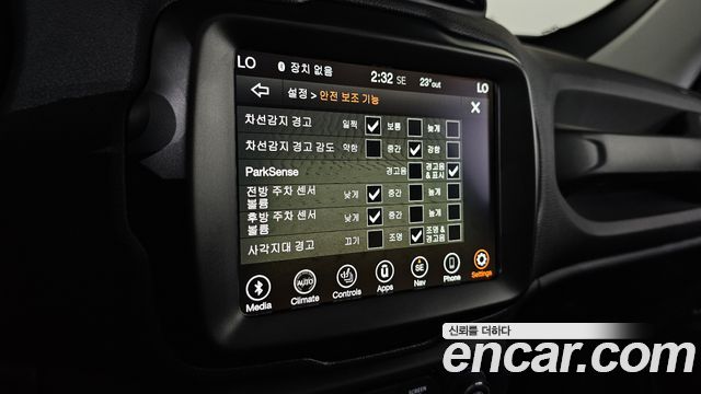 Jeep Renegade 1.3 Limited 2023 — фото 30