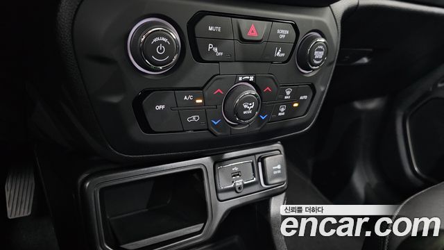 Jeep Renegade 1.3 Limited 2023 — фото 31