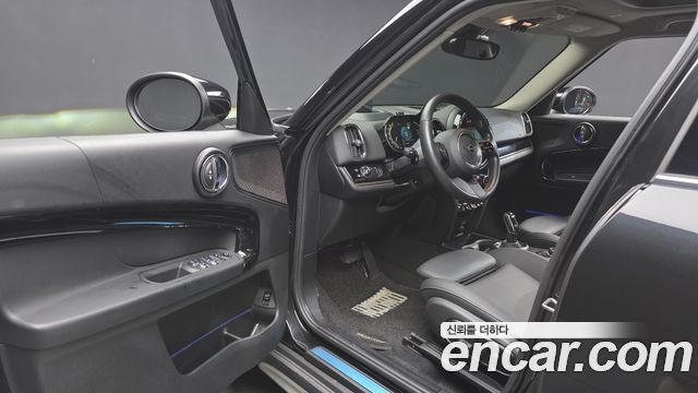 MINI Cooper Countryman Classic Plus Launch Pack 2nd Gen 2023 — фото 10