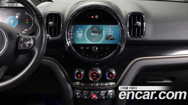 MINI Cooper Countryman Classic Plus Launch Pack 2nd Gen 2023 — фото 12
