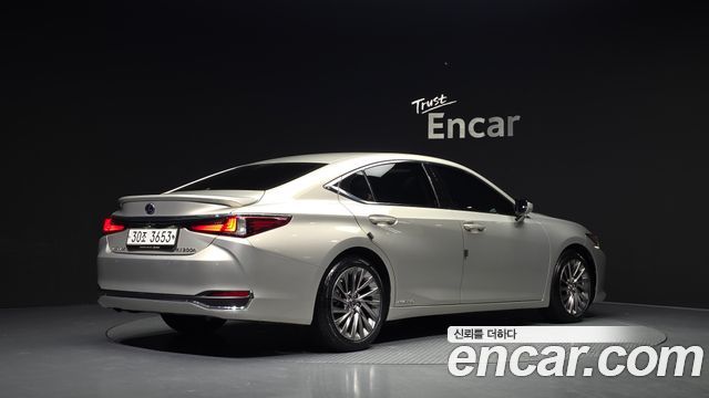 Lexus ES300h (VII) Luxury Plus 2019 — фото 2