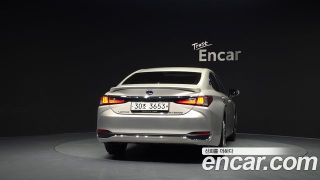 Lexus ES300h (VII) Luxury Plus 2019 — фото 4