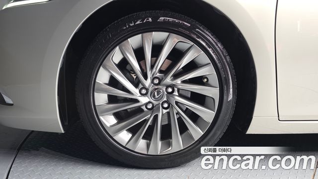 Lexus ES300h (VII) Luxury Plus 2019 — фото 5