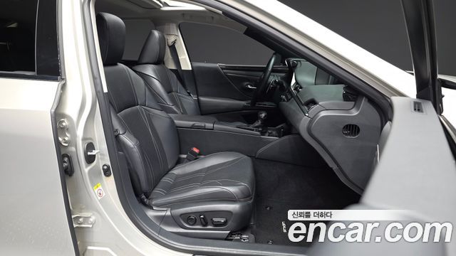 Lexus ES300h (VII) Luxury Plus 2019 — фото 11