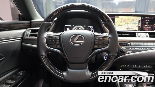 Lexus ES300h (VII) Luxury Plus 2019 — фото 13