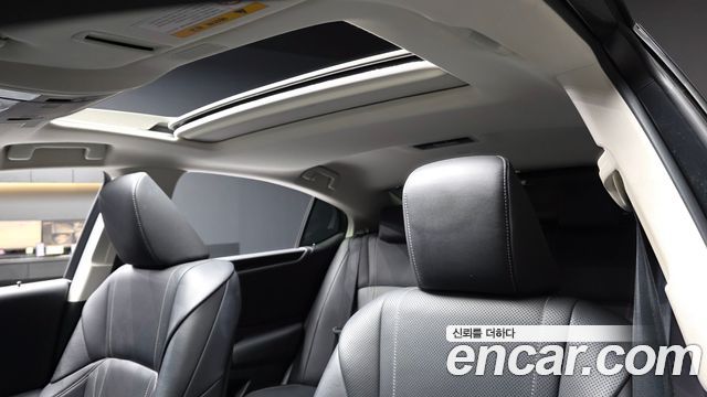 Lexus ES300h (VII) Luxury Plus 2019 — фото 18