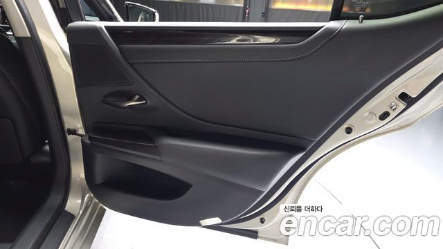 Lexus ES300h (VII) Luxury Plus 2019 — фото 25