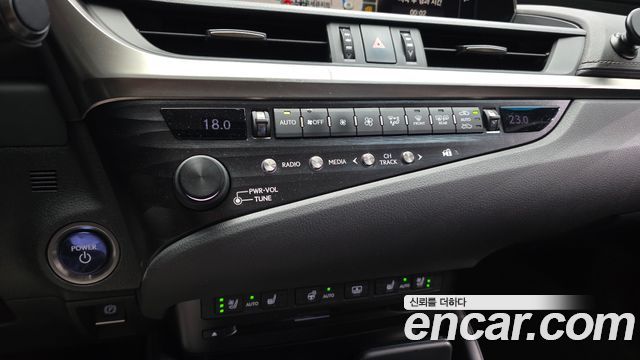 Lexus ES300h (VII) Luxury Plus 2019 — фото 28