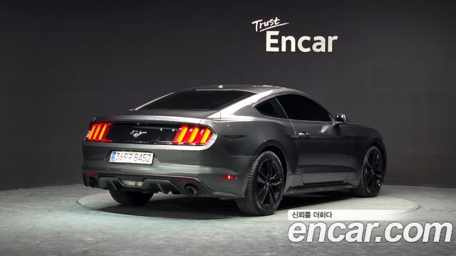 Ford Mustang Coupe 2017 — фото 2
