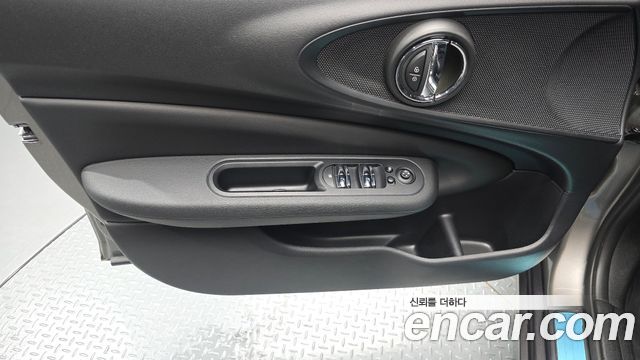 MINI Cooper SD Clubman Standard 2nd 2020 — фото 25