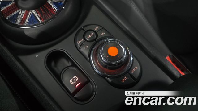 MINI Cooper SD Clubman Standard 2nd 2020 — фото 28