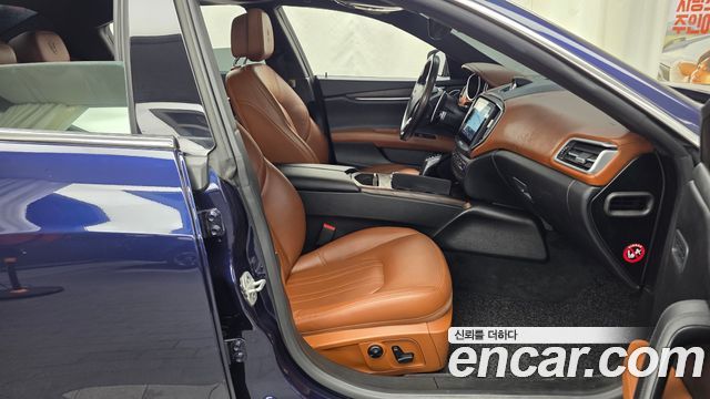 Maserati Ghibli 3.0 Diesel GranSport 3rd 2019 — фото 11