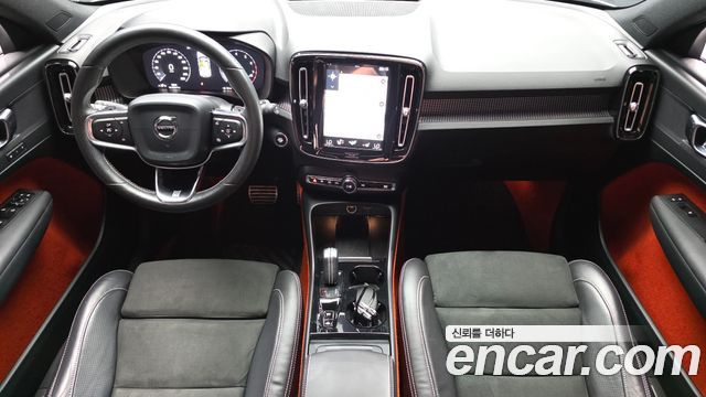 Volvo XC40 T4 R-Design 2019 — фото 7