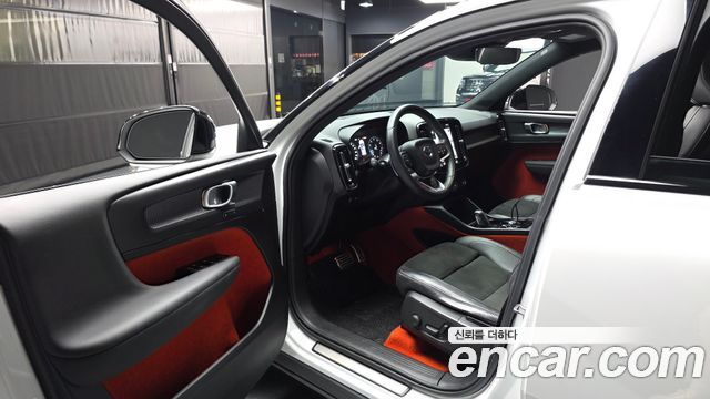 Volvo XC40 T4 R-Design 2019 — фото 10