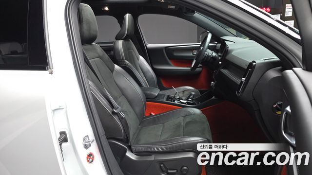 Volvo XC40 T4 R-Design 2019 — фото 11