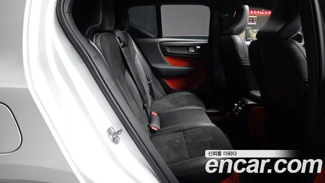 Volvo XC40 T4 R-Design 2019 — фото 12