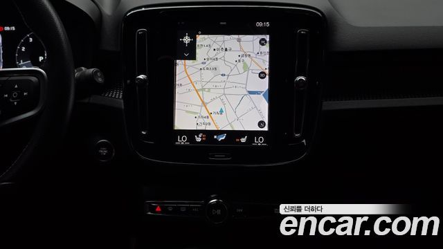 Volvo XC40 T4 R-Design 2019 — фото 14