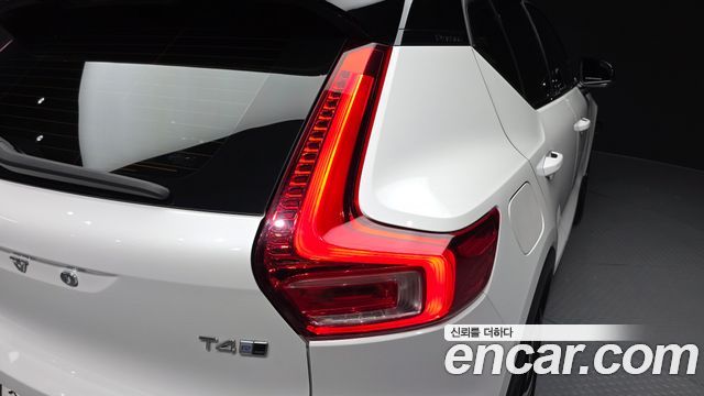 Volvo XC40 T4 R-Design 2019 — фото 23