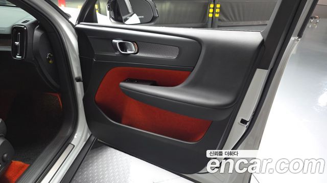 Volvo XC40 T4 R-Design 2019 — фото 24