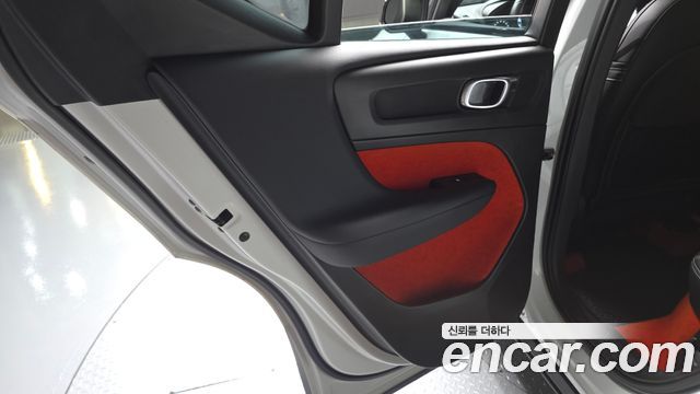 Volvo XC40 T4 R-Design 2019 — фото 25