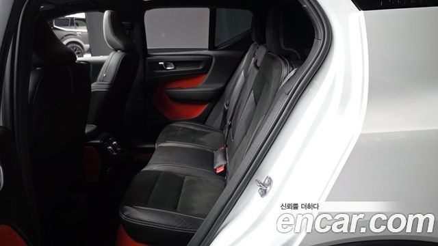 Volvo XC40 T4 R-Design 2019 — фото 26