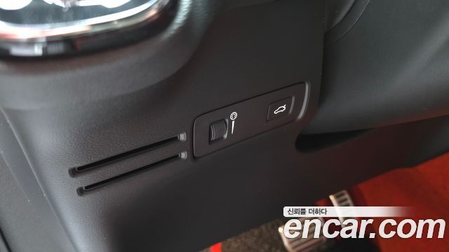 Volvo XC40 T4 R-Design 2019 — фото 31