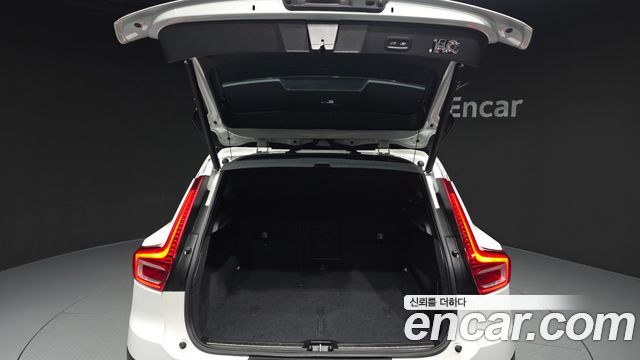 Volvo XC40 T4 R-Design 2019 — фото 35