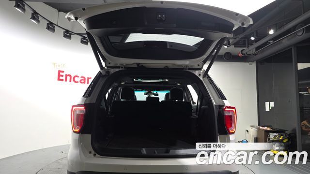 Ford Explorer 2.3 Limited 4WD 5th 2017 — фото 19