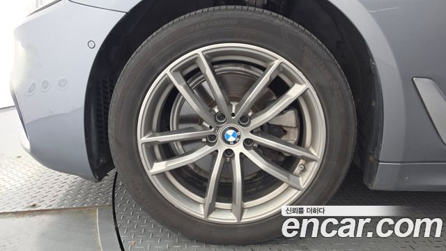 BMW 5 Series (G30) 520d xDrive M Sport Package Plus 2018 — фото 5