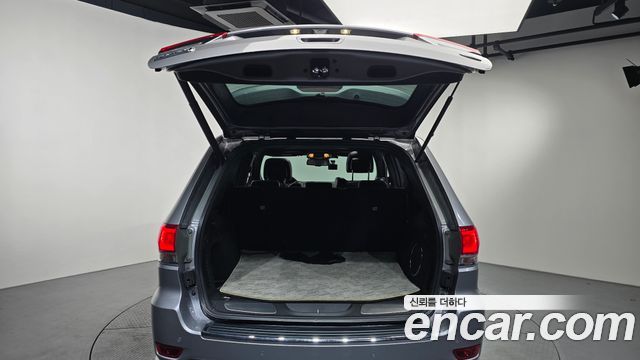 Jeep Grand Cherokee 3.0 Diesel Overland WK2 2015 — фото 20
