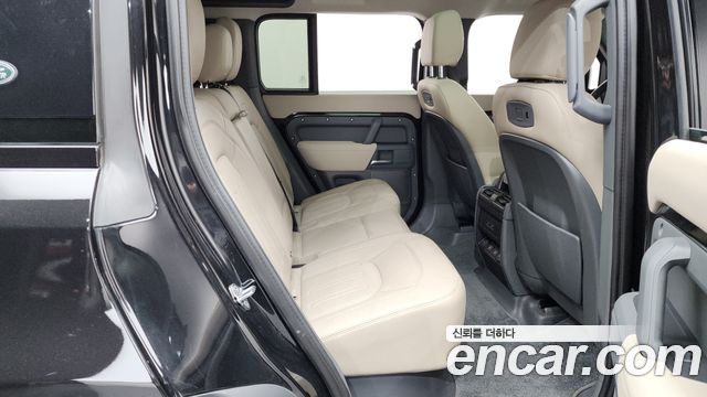 Land Rover Defender (L663) 110 D250 S 2022 — фото 11