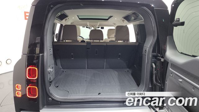 Land Rover Defender (L663) 110 D250 S 2022 — фото 20