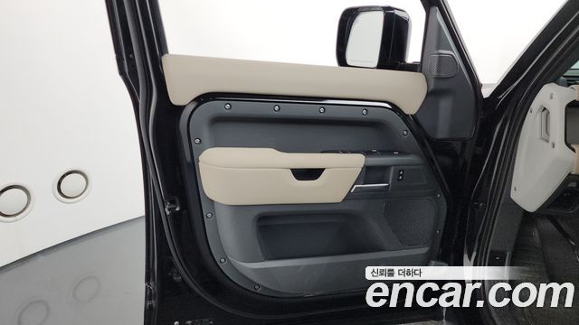 Land Rover Defender (L663) 110 D250 S 2022 — фото 24