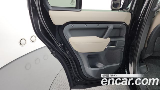Land Rover Defender (L663) 110 D250 S 2022 — фото 25