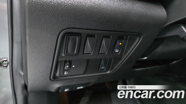 Renault Korea QM6 2.0 LPe RE Signature 2WD 2022 — фото 27