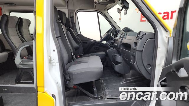 Renault Korea Master School Bus 15-Seater 2019 — фото 26