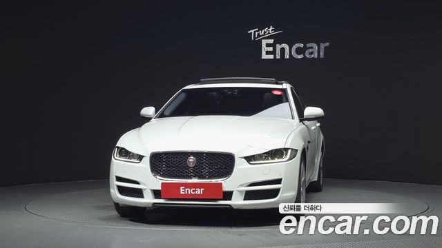 Jaguar XE 20d Portfolio AWD 2017 — фото 3