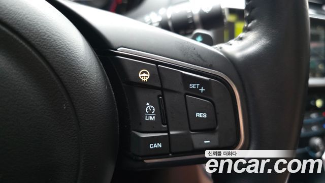 Jaguar XE 20d Portfolio AWD 2017 — фото 18