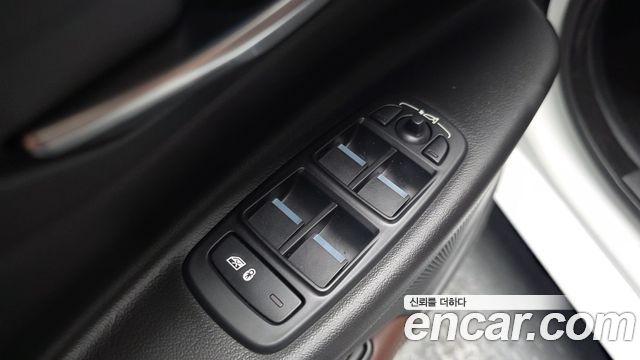 Jaguar XE 20d Portfolio AWD 2017 — фото 30