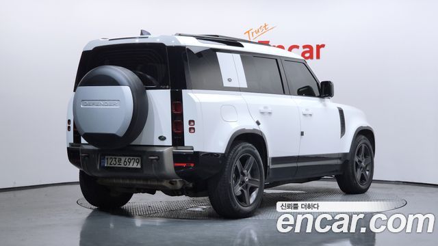 Land Rover Defender (L663) 110 P300 X-Dynamic SE 2022 — фото 2