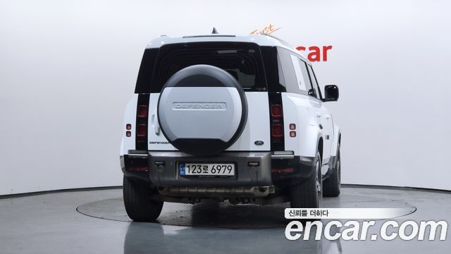 Land Rover Defender (L663) 110 P300 X-Dynamic SE 2022 — фото 4