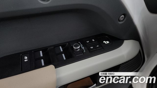 Land Rover Defender (L663) 110 P300 X-Dynamic SE 2022 — фото 17