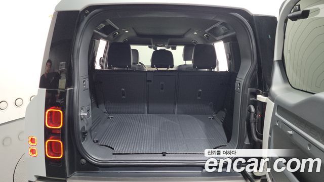 Land Rover Defender (L663) 110 P300 X-Dynamic SE 2022 — фото 24