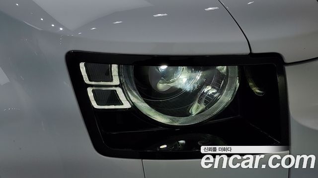 Land Rover Defender (L663) 110 P300 X-Dynamic SE 2022 — фото 28