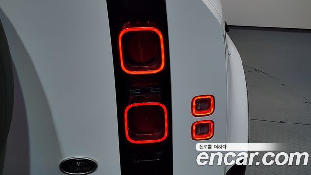Land Rover Defender (L663) 110 P300 X-Dynamic SE 2022 — фото 29
