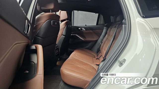 BMW X6 (G06) xDrive40i M Sport 2024 — фото 12